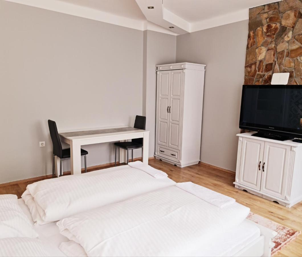 Huerrem Apartman Eger Buitenkant foto