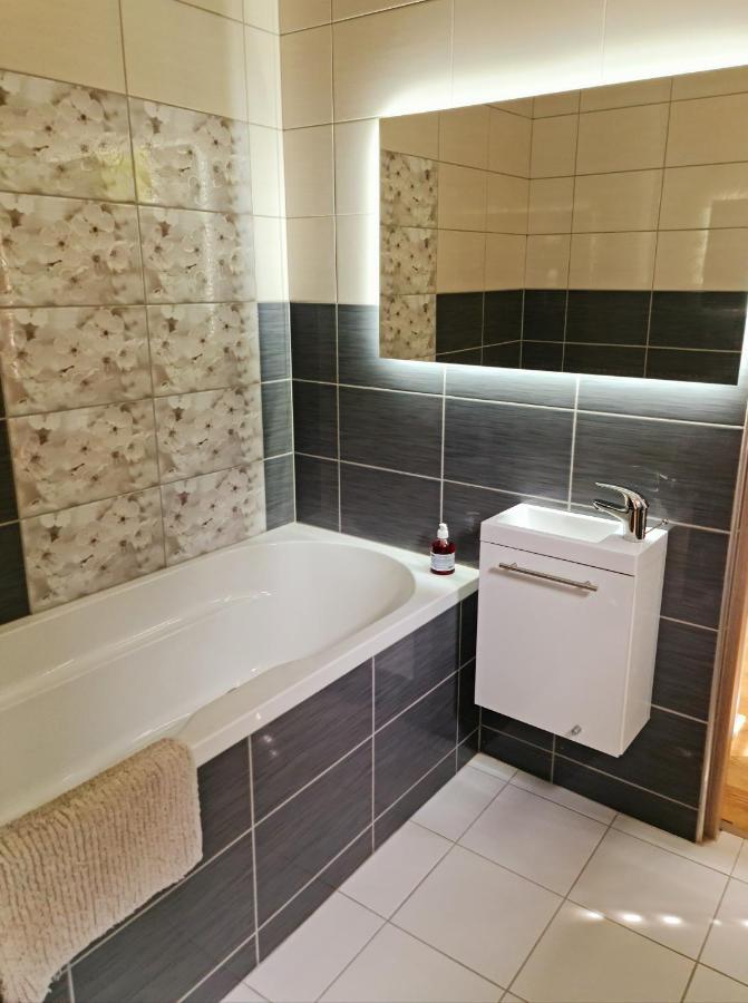 Huerrem Apartman Eger Buitenkant foto