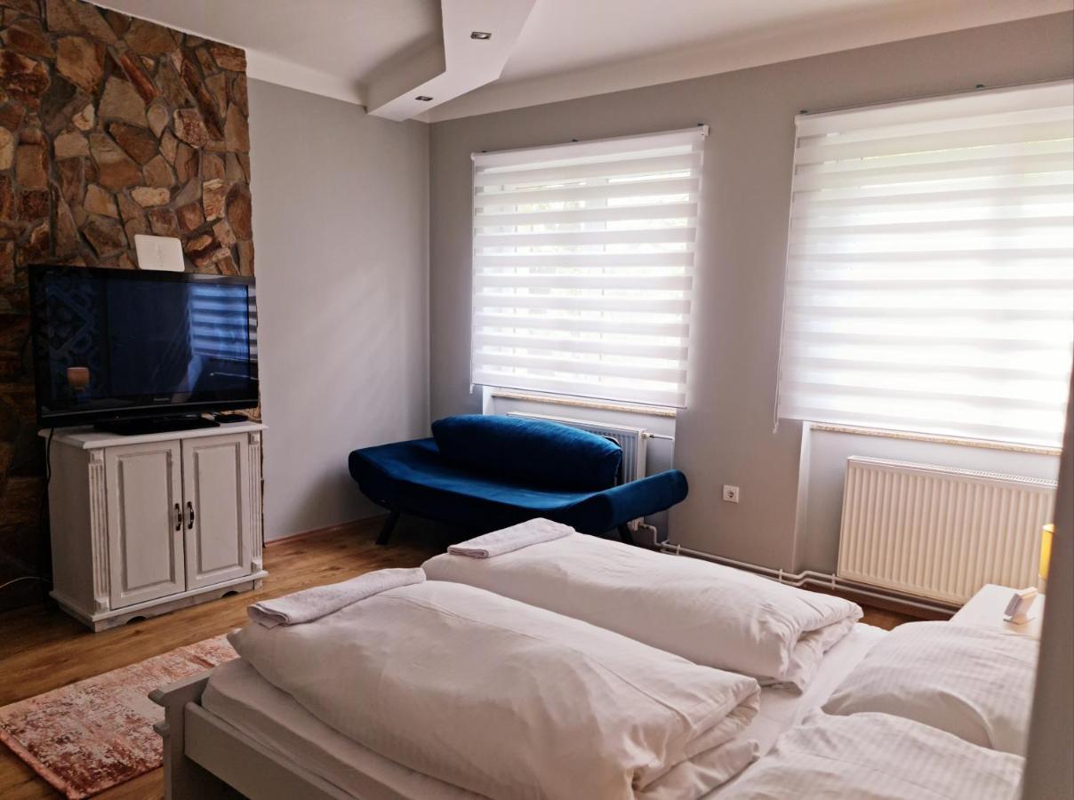 Huerrem Apartman Eger Buitenkant foto